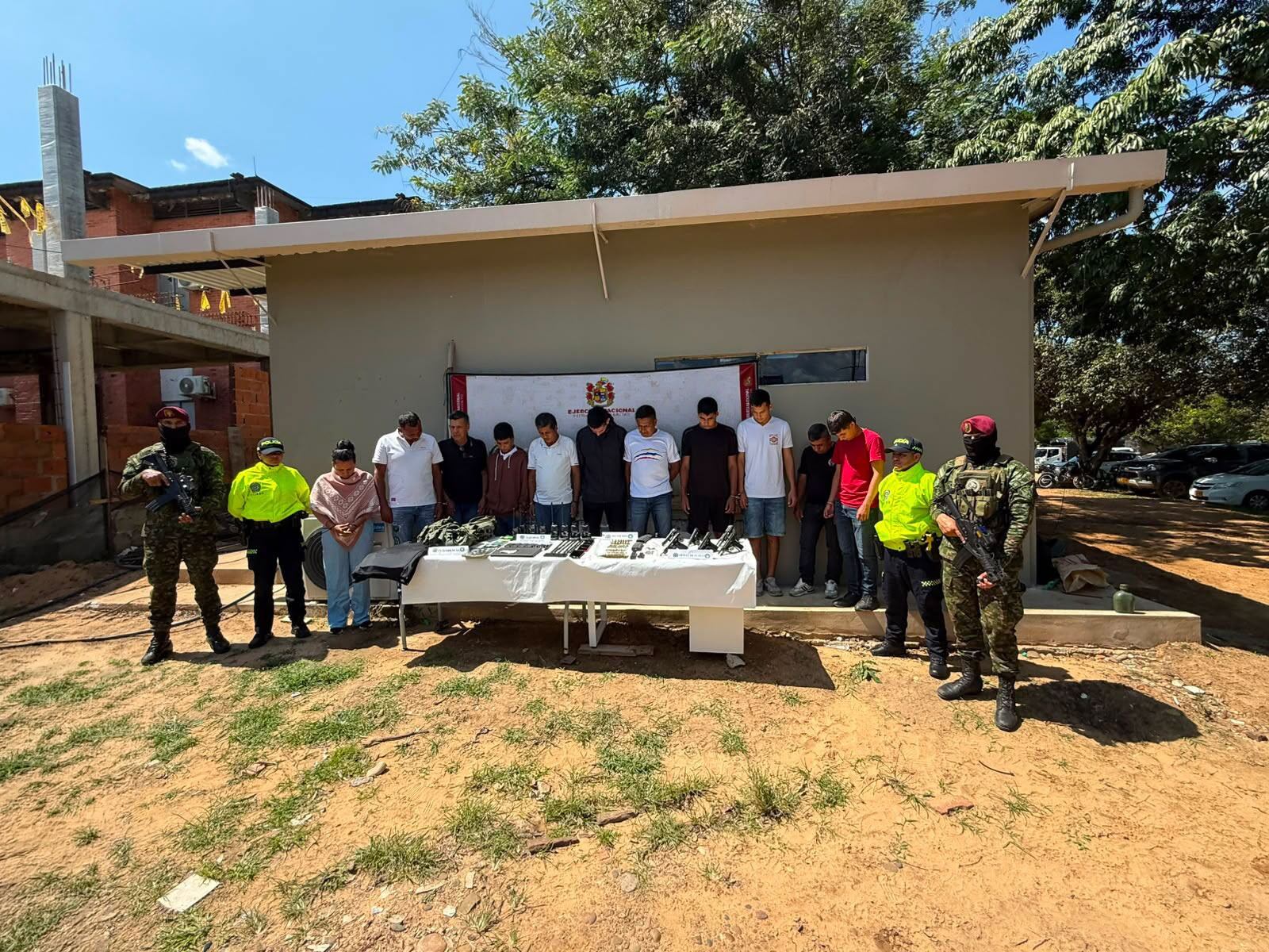 ‘Águila’, cabecilla de Segunda Marquetalia, entre los 11 capturados anunciados por De La Espriella. Foto suministrada