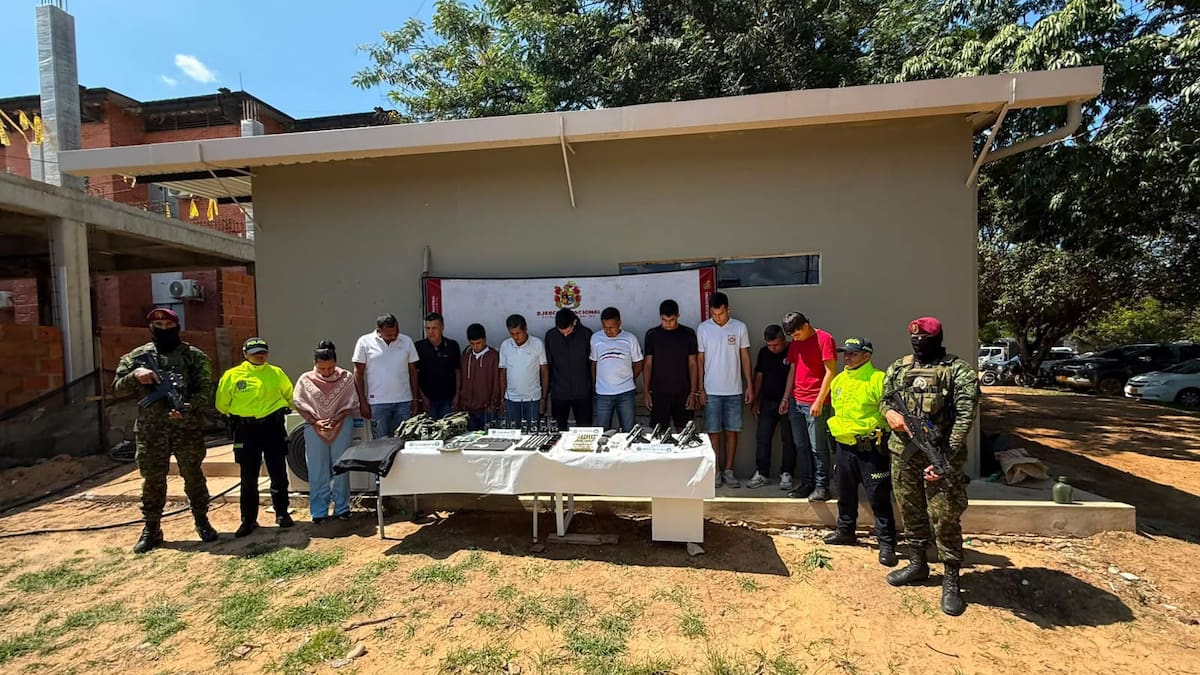 ‘Águila’, cabecilla de Segunda Marquetalia, entre los 11 capturados anunciados por De La Espriella