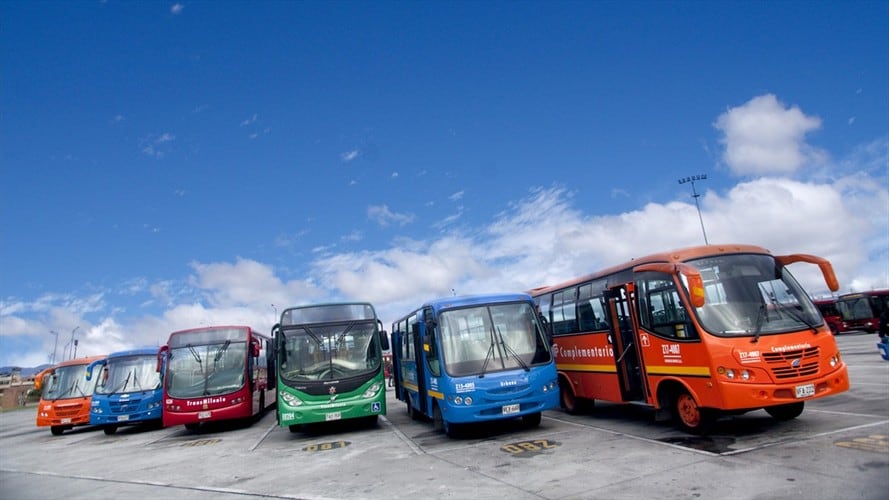 Los diferentes buses del Sistema Integrado de Transporte de Bogotá. Foto: Colprensa