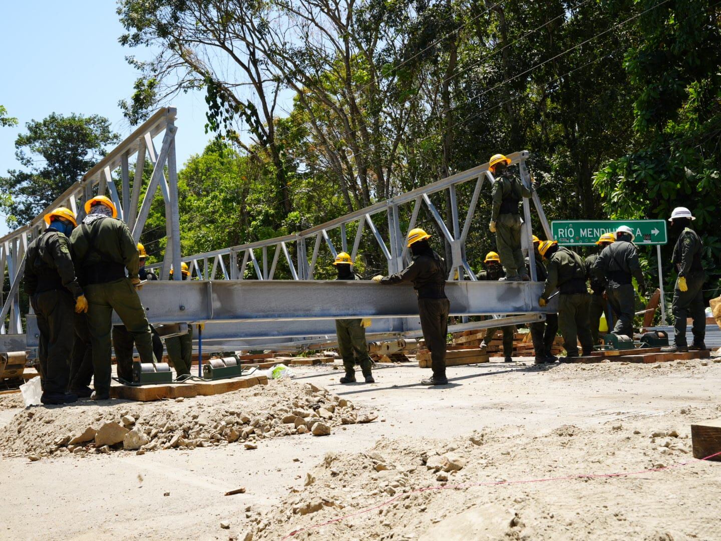 Esta semana se podría restablecer la movilidad en el sector de  Mendihuaca entre Magdalena y Guajira/ UNGRD