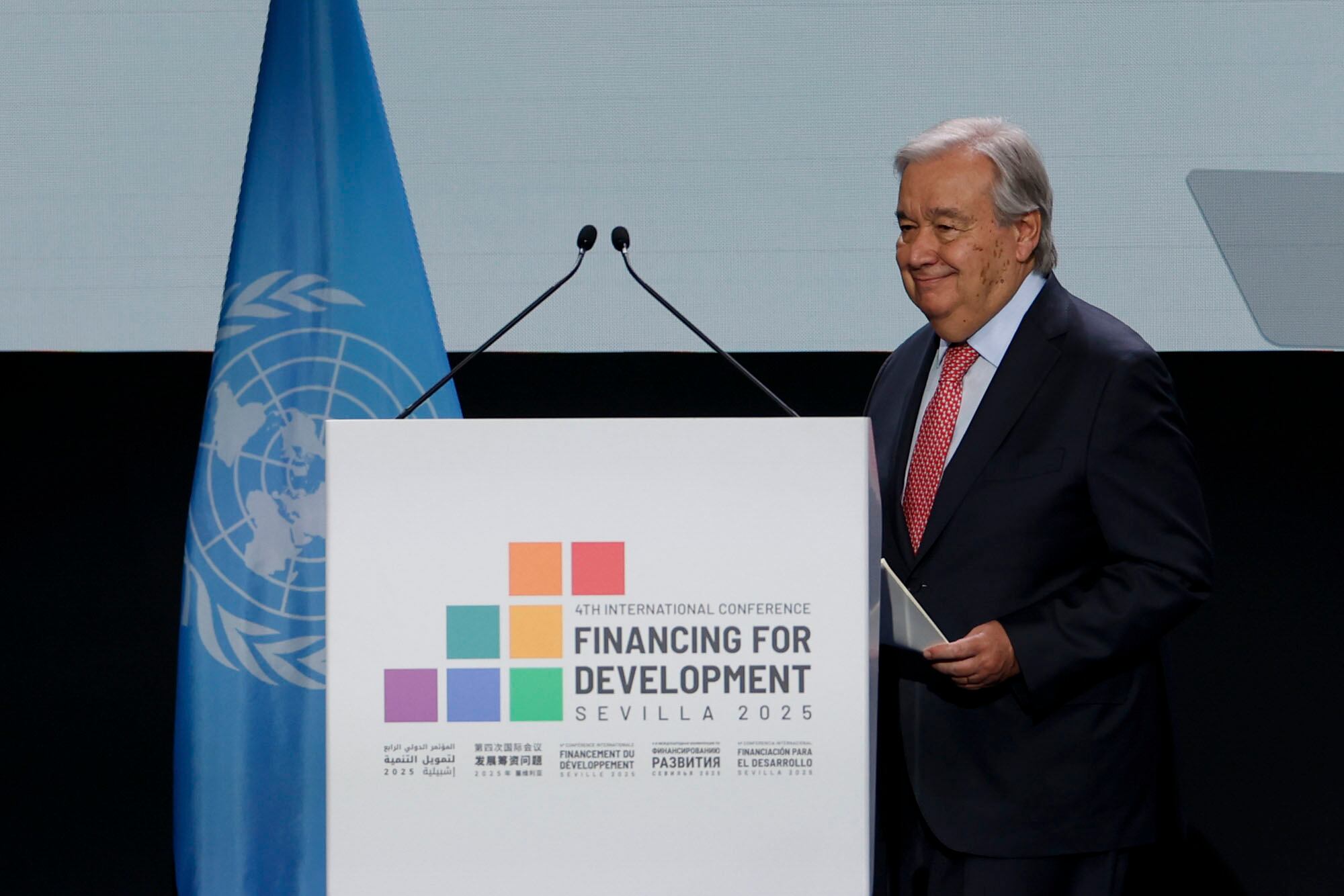 SEVILLA, 30/06/2025.- El secretario general de la ONU, António Guterres, interviene en la IV Conferencia Internacional de la ONU sobre Financiación para el Desarrollo, este lunes en Sevilla. Unos setenta jefes de Estado o de Gobierno se reúnen desde hoy y hasta el próximo jueves en este encuentro que aspira movilizar más recursos en cooperación y reafirmar el compromiso con el multilateralismo. EFE/UN Photo/Mariscal/SOLO USO EDITORIAL/SOLO DISPONIBLE PARA ILUSTRAR LA NOTICIA QUE ACOMPAÑA (CRÉDITO OBLIGATORIO)