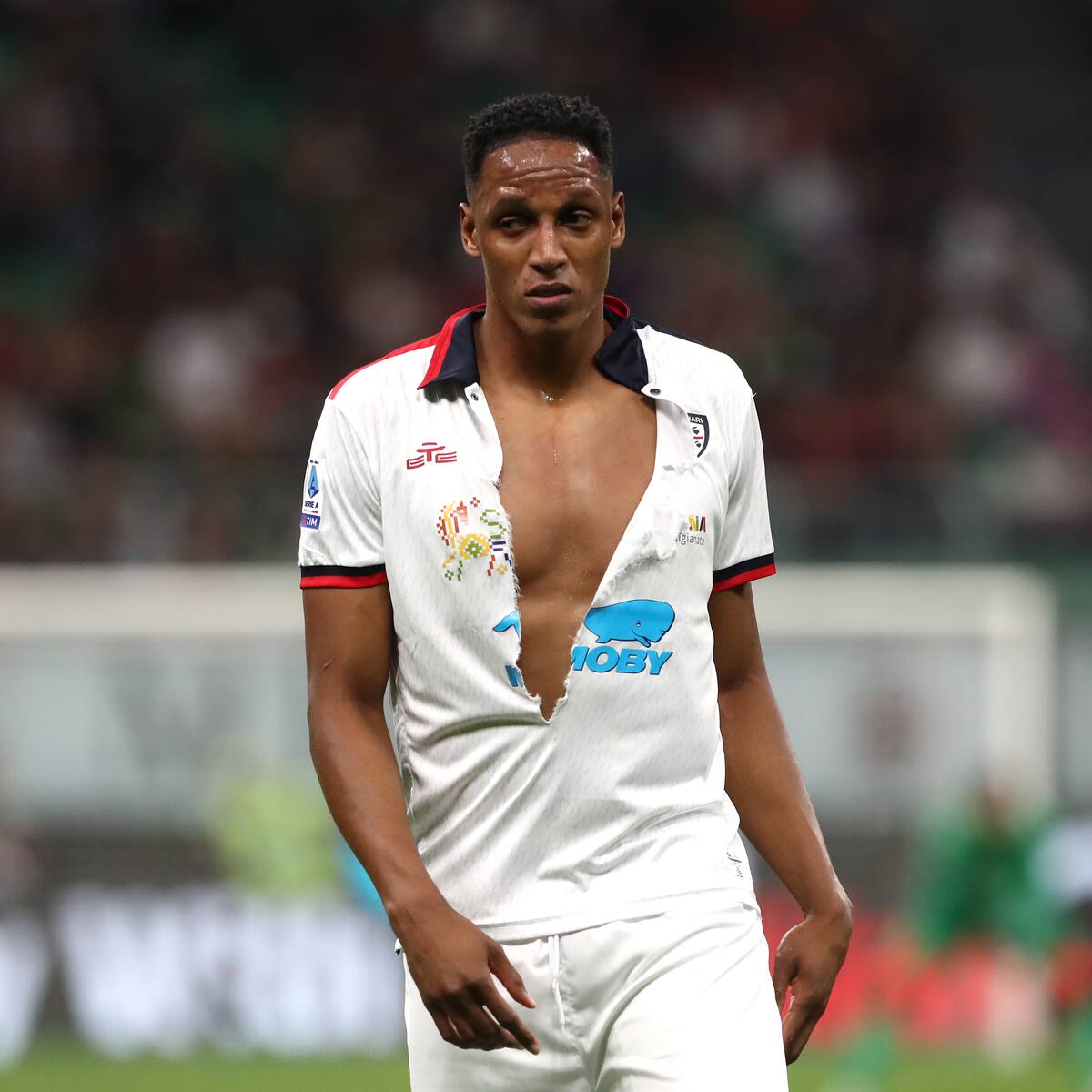Yerry Mina sigue sumando minutos con Cagliari: así fue el insólito momento que protagonizó