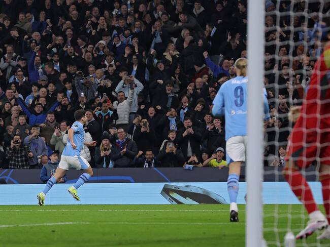 Manchester (United Kingdom), 06/03/2024.- Julian Alvarez of Manchester City (L) celebrates scoring the 2-0 goal during the UEFA Champions League Round of 16, 2nd leg soccer match Manchester City vs FC Copenhagen, in Manchester, Britain, 06 March 2024. (Liga de Campeones, Reino Unido, Copenhague) EFE/EPA/ADAM VAUGHAN