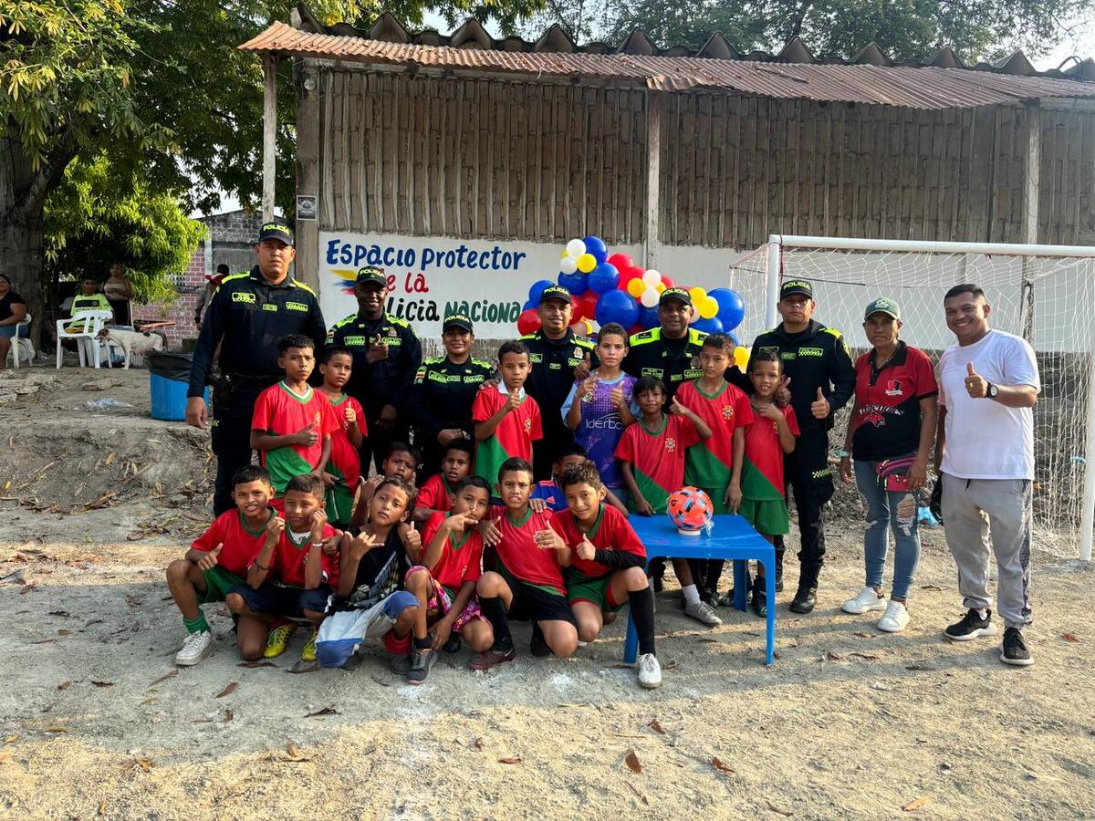 Policía realizó jornada deportiva con habitantes del barrio Minuto de Dios en Magangué