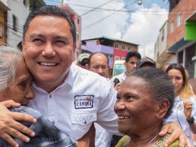 Un pastor señalado en Panamá Papers competirá con Maduro en las urnas