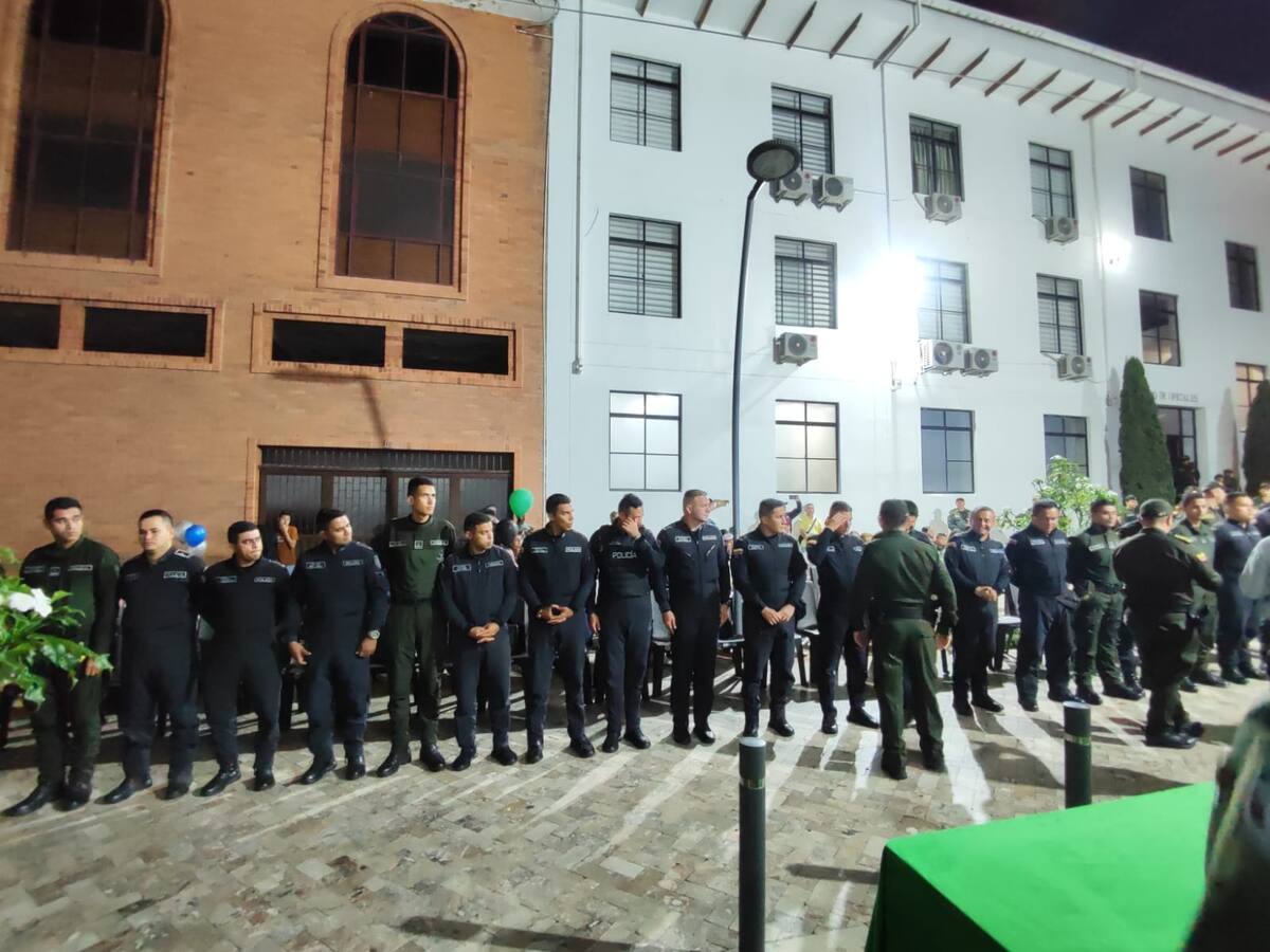 A Bucaramanga llegaron 25 uniformados que estaban en el Cauca, siete de ellos fueron retenidos
