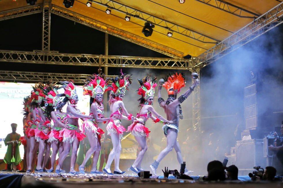 También estuvieron presentes las 35 candidatas al reinado de las fiestas de la Independencia