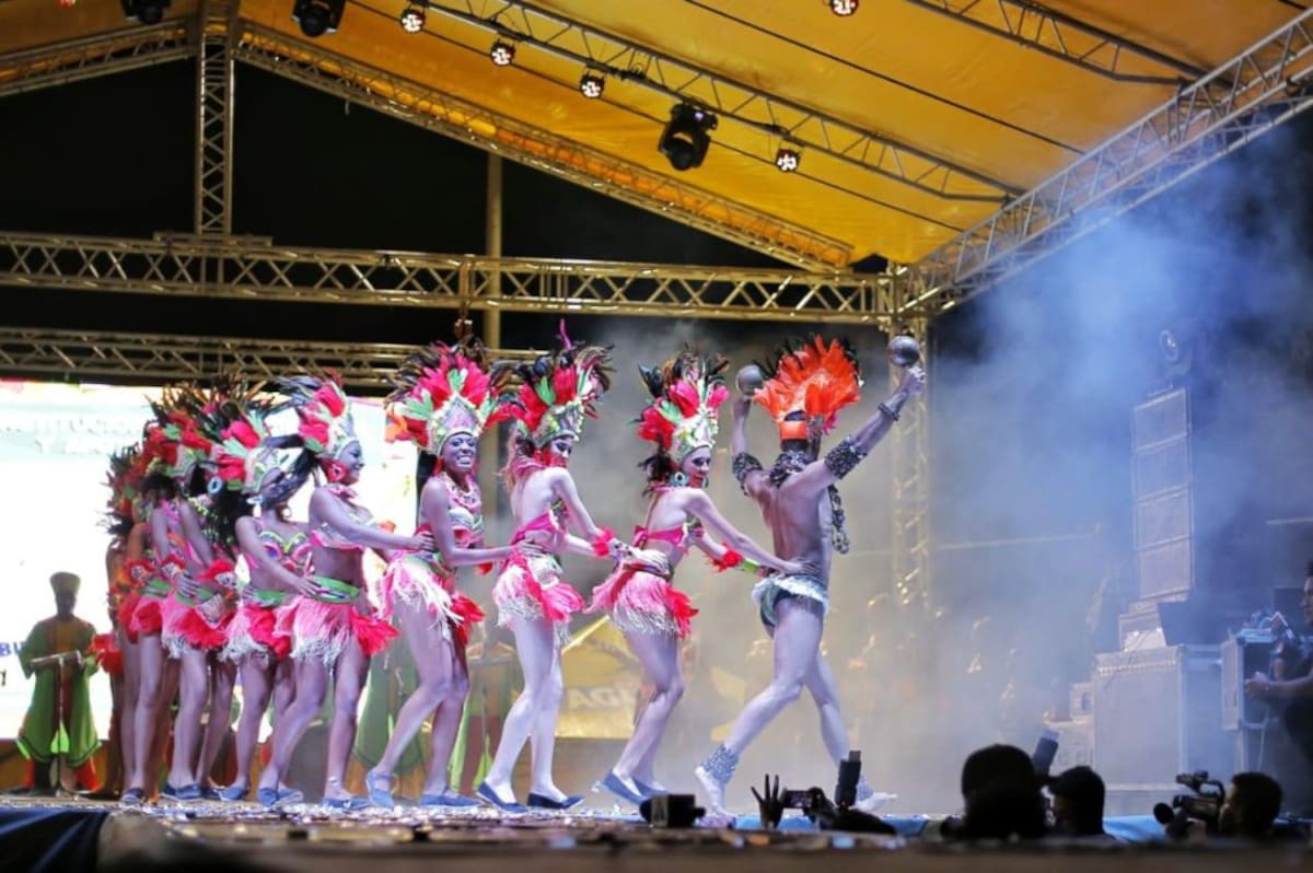 También estuvieron presentes las 35 candidatas al reinado de las fiestas de la Independencia