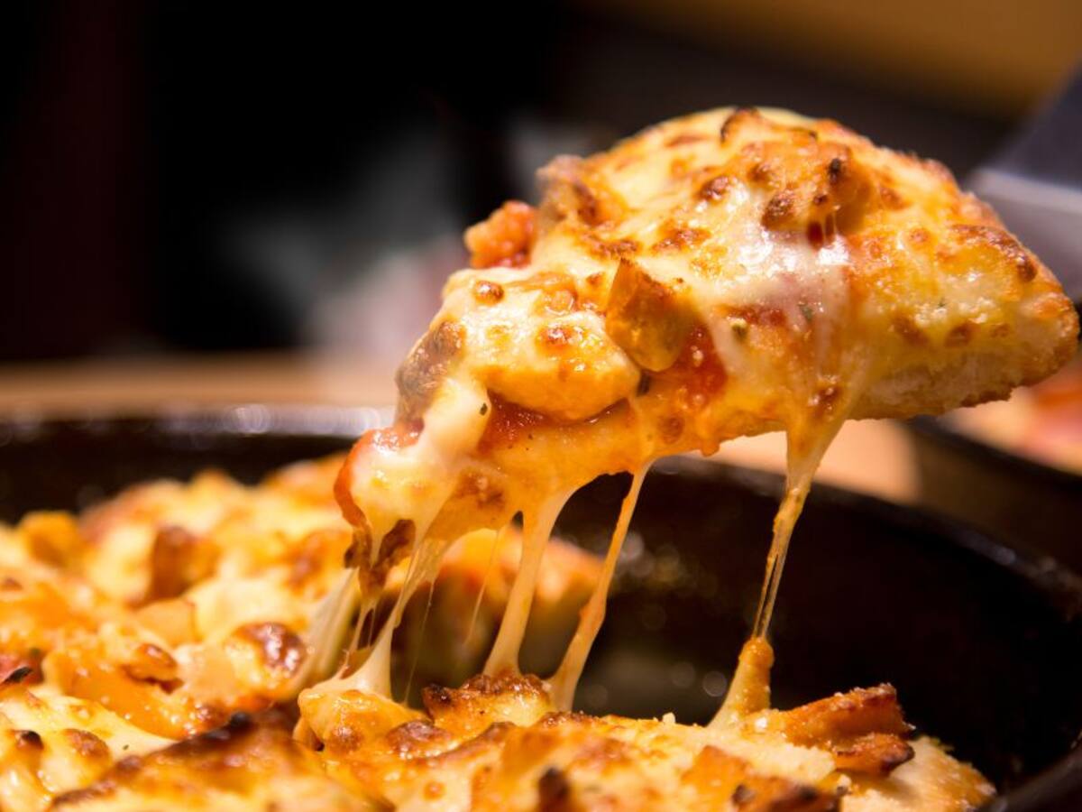 Hombre recibe pizzas gratis desde hace 9 años y está desesperado