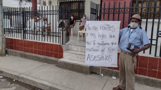 En la calle Santander del barrio San Fernando exigen resultados tras la muerte de Nathalie Palacio