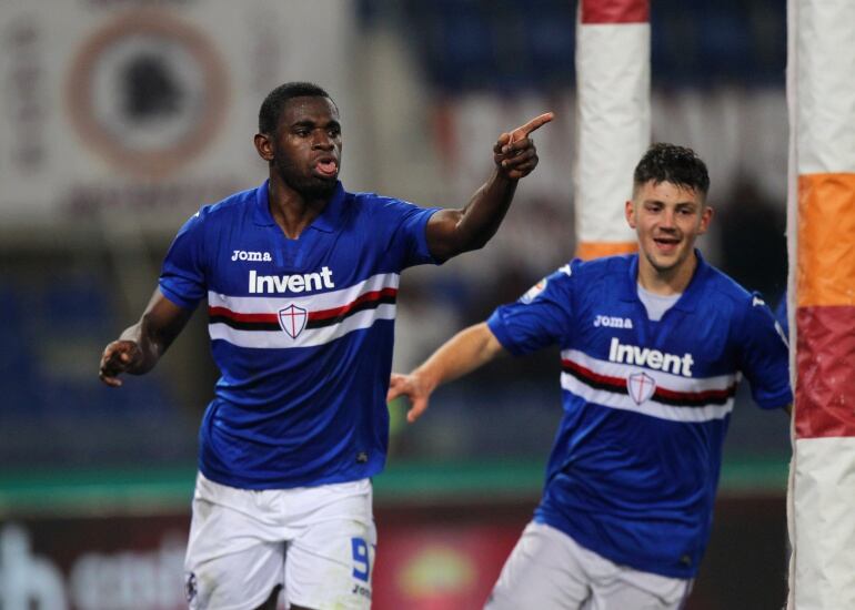 Duván Zapata (izq) 