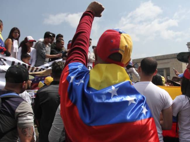 Venezolanos, en diferentes puntos de Bogotá, durante la consulta de la oposición venezolana contra gobierno de Nicolás Maduro.
