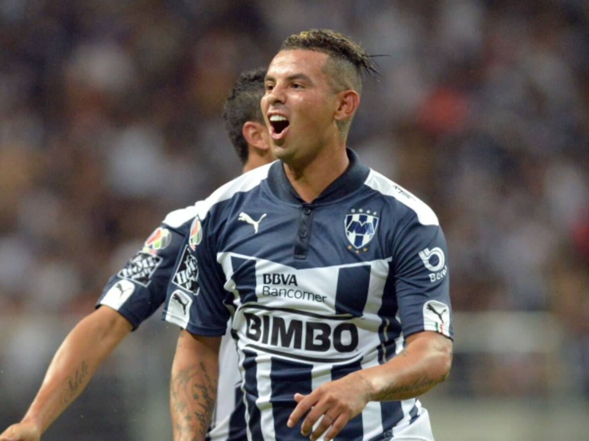 Edwin Cardona anota de penalti en el empate del Monterrey