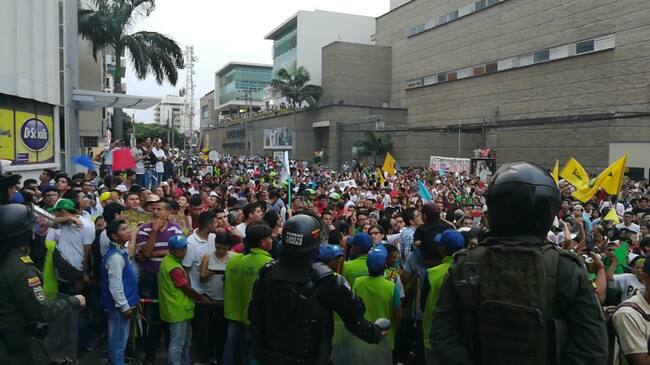 Manifestantes durante la visita de Gustavo Petro a Cúcuta