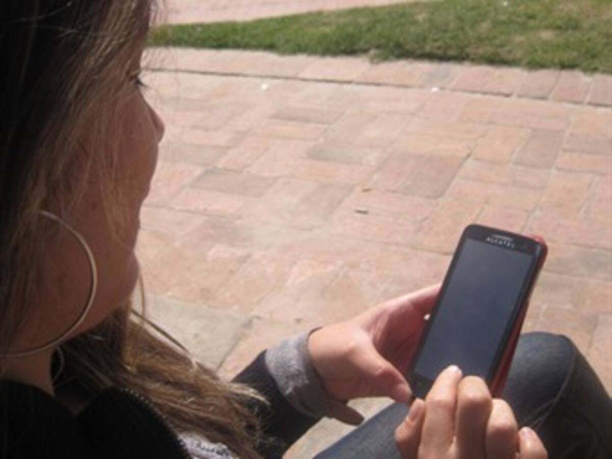 Smartphone, el compañero del ‘forever alone’ en amor y amistad