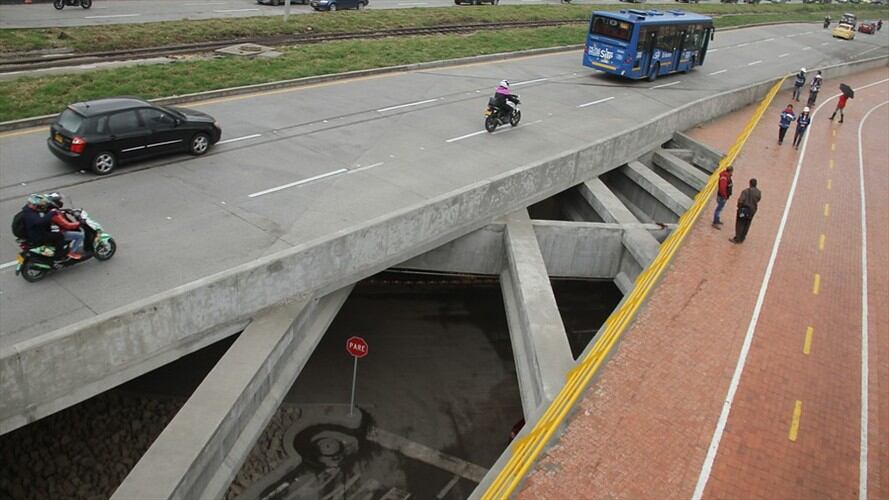 Después de ocho años de retrasos en la obra, el alcalde Enrique Peñalosa inauguró el deprimido de la carrera 30 con calle 94 el pasado mes de marzo. Foto: Colprensa