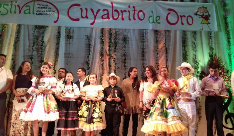 Todos los días a las 5:45, 6:48, 7:48 y 8:45 AM escuche la información local en Caracol Radio