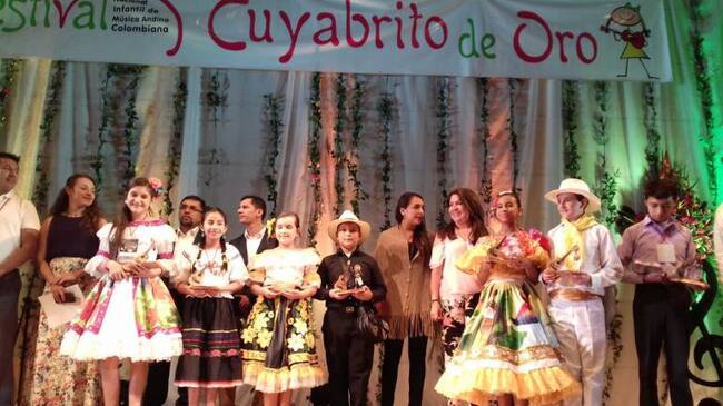 Todos los días a las 5:45, 6:48, 7:48 y 8:45 AM escuche la información local en Caracol Radio