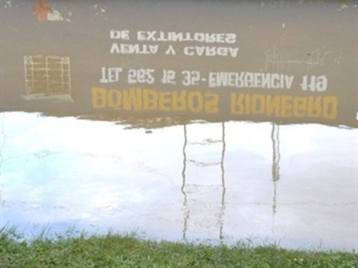 Diez humildes viviendas destruidas por derrumbe en Antioquia
