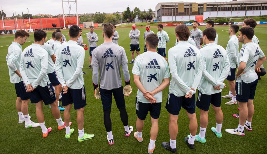 En España analizan vacunar a la Selección tras caso positivo de Busquets