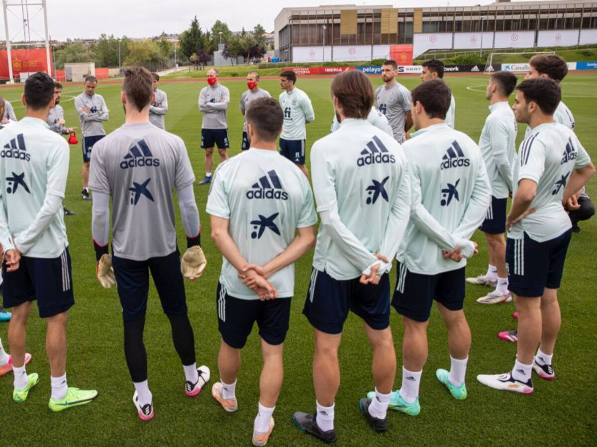 En España analizan vacunar a la Selección tras caso positivo de Busquets