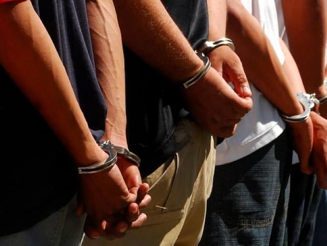 Un grupo armado irrumpió en la mina, retuvo a más de 60 trabajadores y desencadenó un operativo conjunto del Ejército, la Policía y el Gaula.