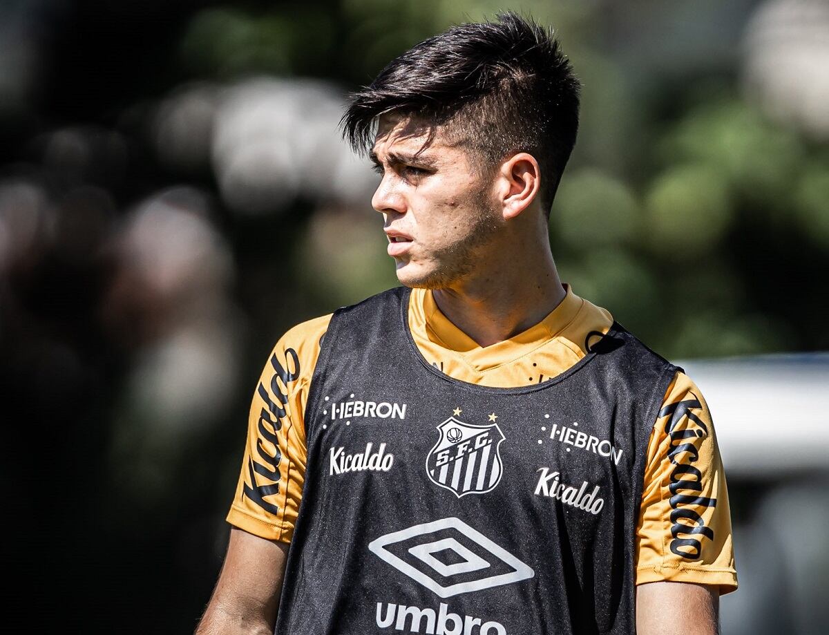 Daniel Ruiz en entrenamiento con el Santos / Foto: @SantosFC