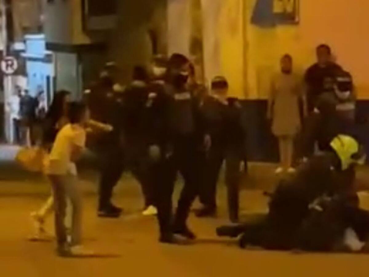 VIDEO: Denuncian exceso de fuerza contra mujer