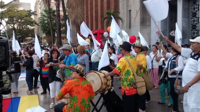 Celebración en Medellín de los acuerdos de paz.