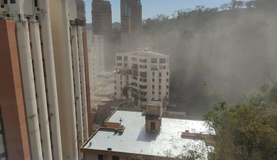 La explosión habría ocurrido en un apartamento que estaba vacío.