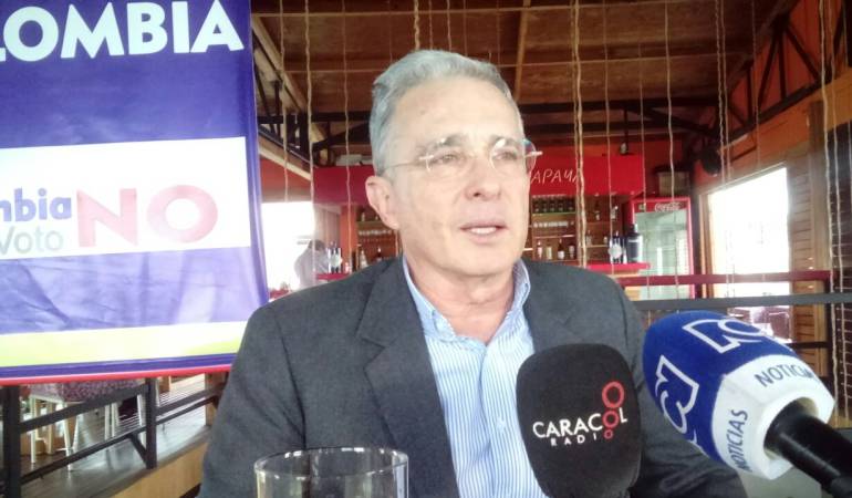 Yo me excluyo para que no sigan diciendo que hay una rencilla de Uribe contra el presidente de la república