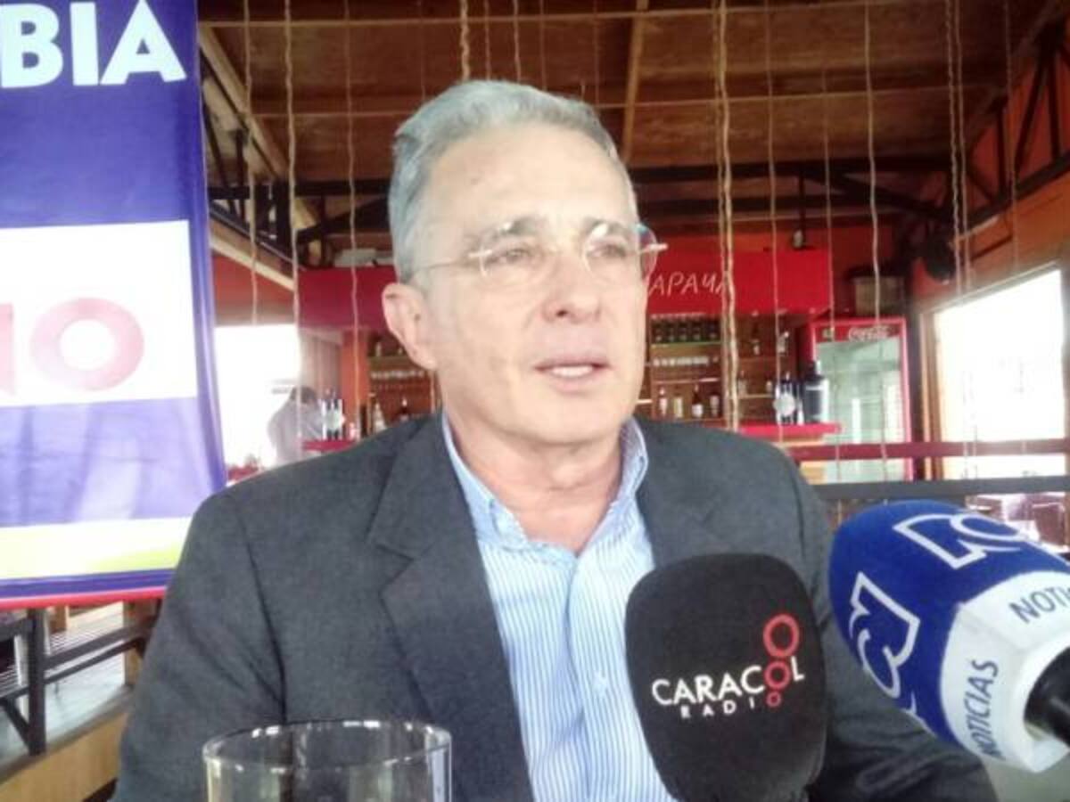 Presidente Santos permita un debate con los del No, yo me excluyo: Ex presidente Álvaro Uribe