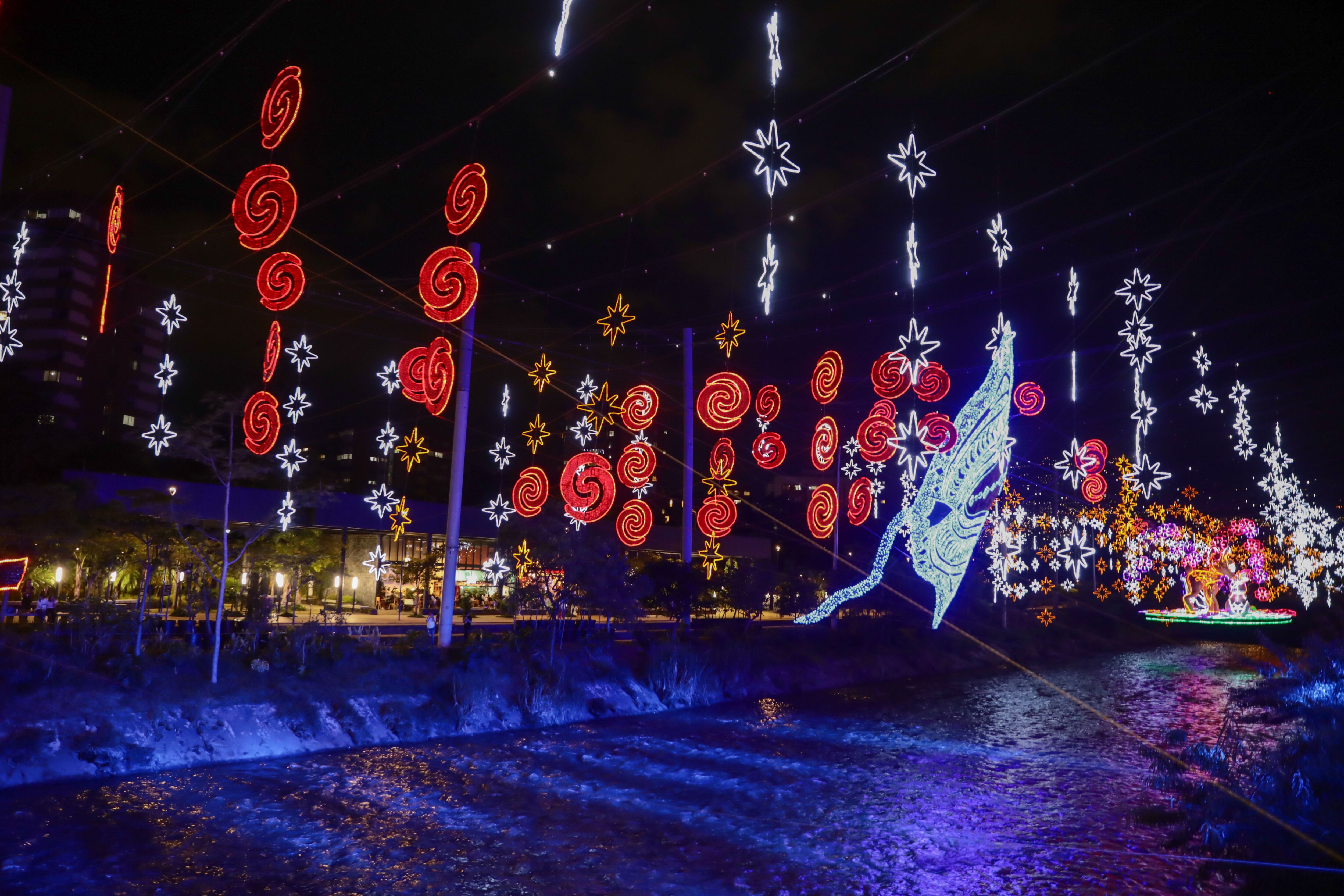 Alumbrado del río en Medellín (Getty Images)