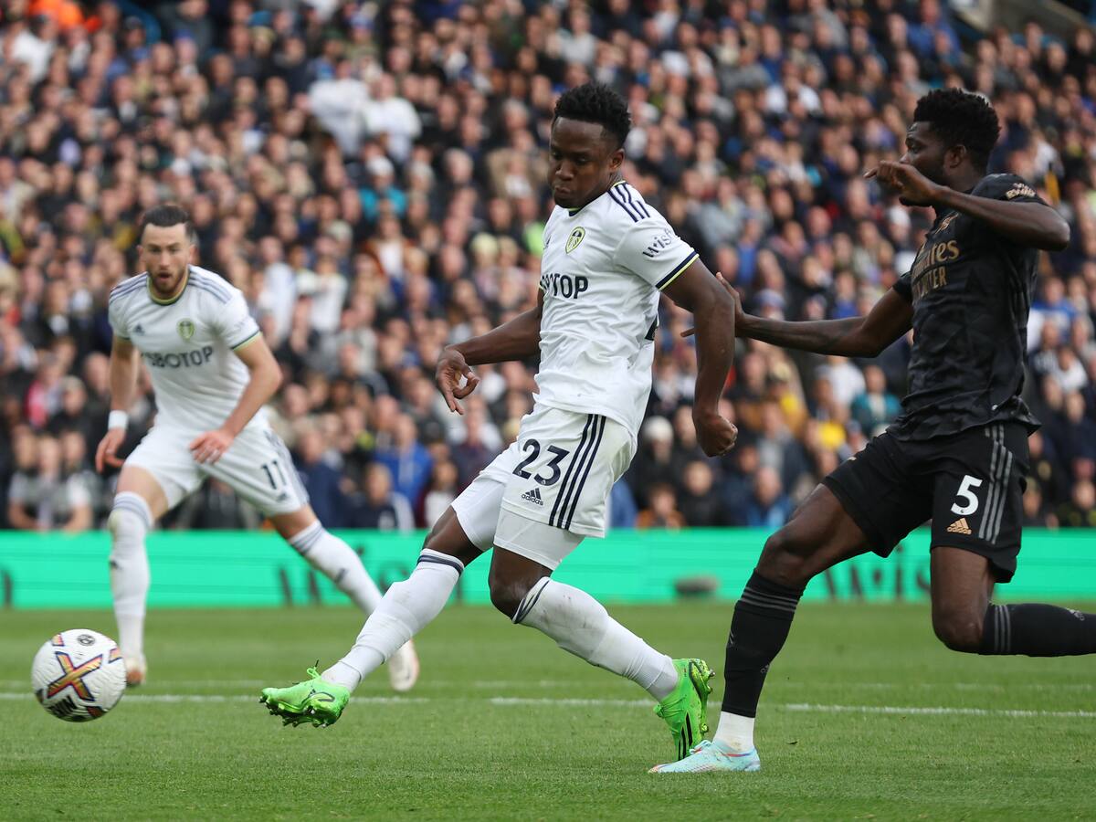 Leeds, con Sinisterra, no pudo frenar al líder Arsenal