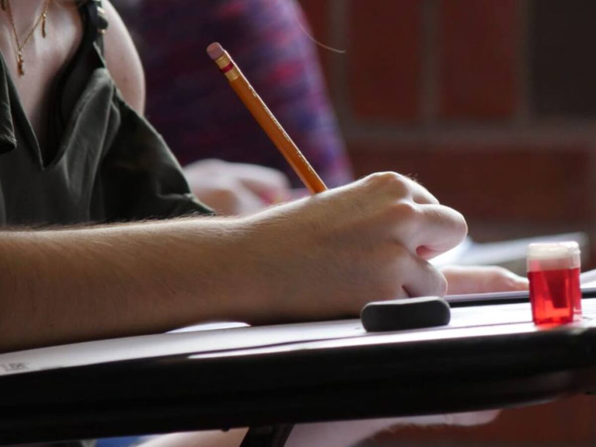 Más de dos millones de estudiantes en riesgo por el paro armado