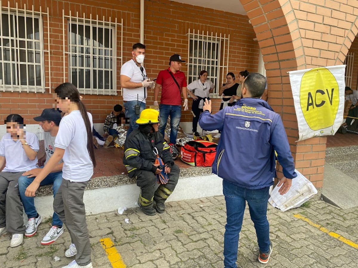 13 menores de I. E Santa Teresita fueron llevados a hospitales por una fuga de gas
