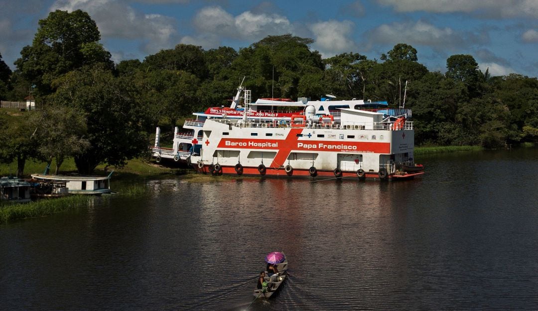 El barco humanitario Papa Francisco trabaja en zonas cercanas a Manaos