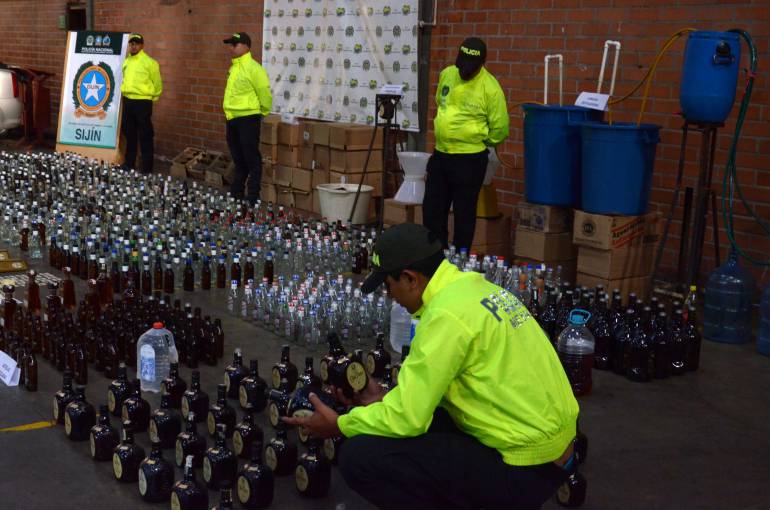 Licor adulterado incautado en Medellín e Itagüí