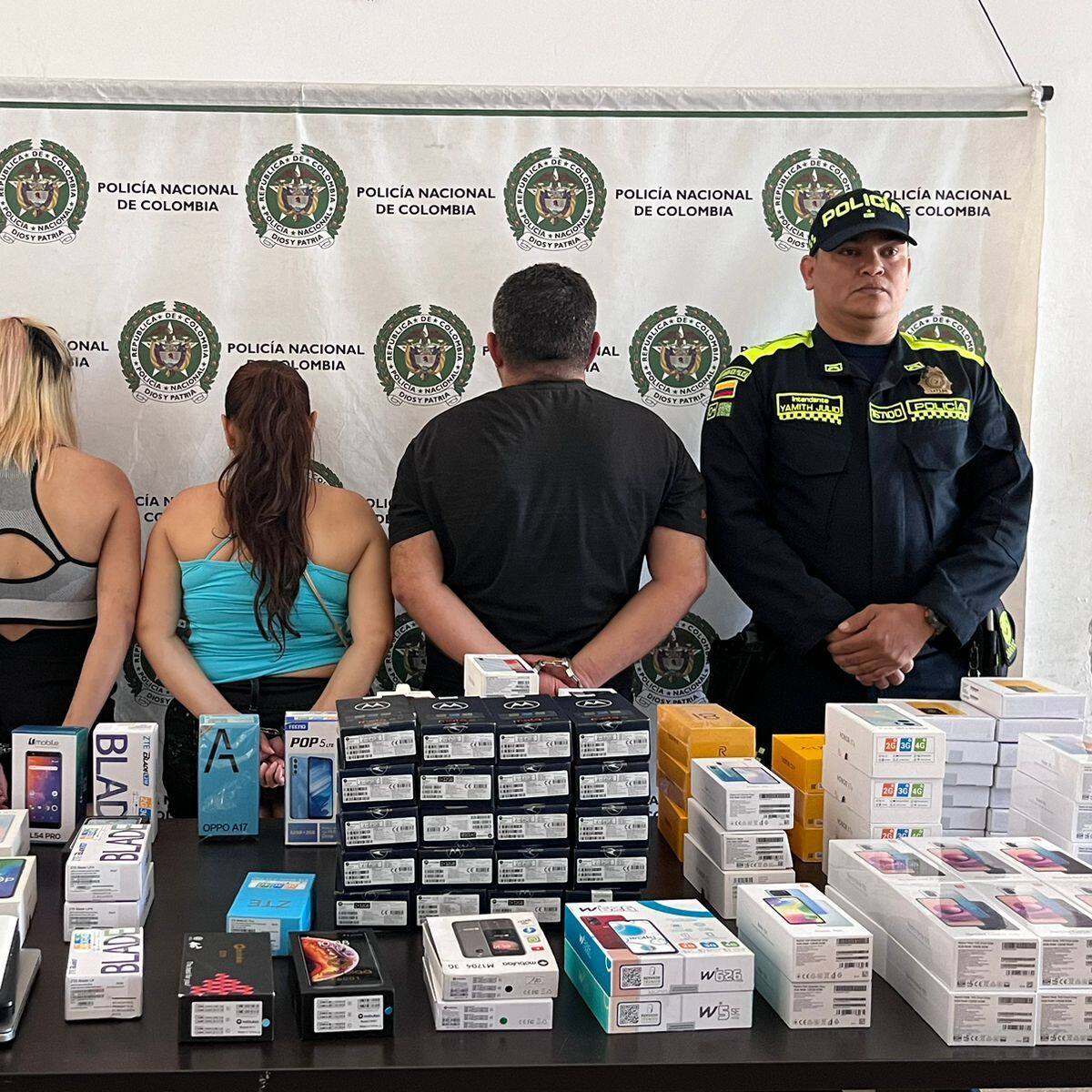 Ladrones robaron 114 celulares de un almacén y los capturaron cuando intentaban esconderse