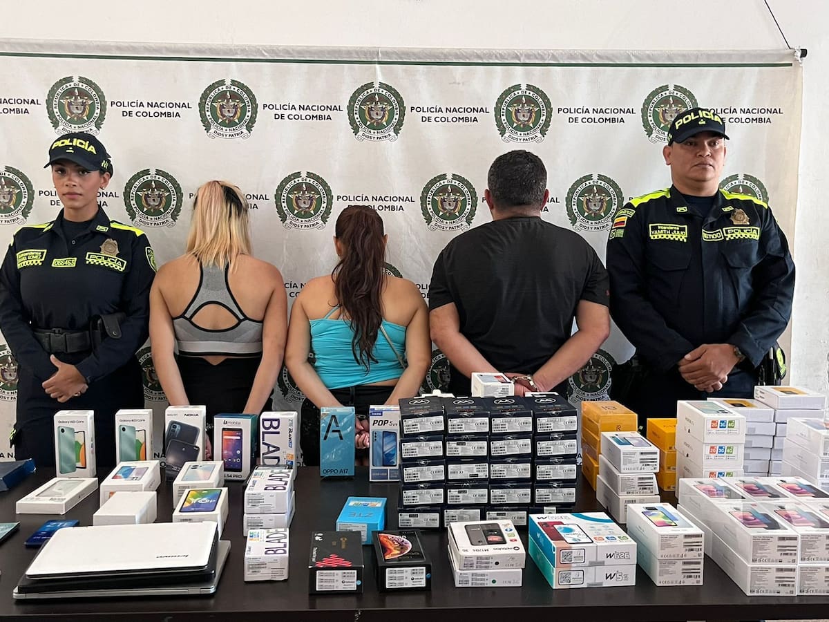 Ladrones robaron 114 celulares de un almacén y los capturaron cuando intentaban esconderse