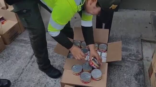 El hallazgo se hizo en un vehículo particular que cubría la ruta Nariño a Cali, movilizando aparentemente cajas de atún y costales de arroz.