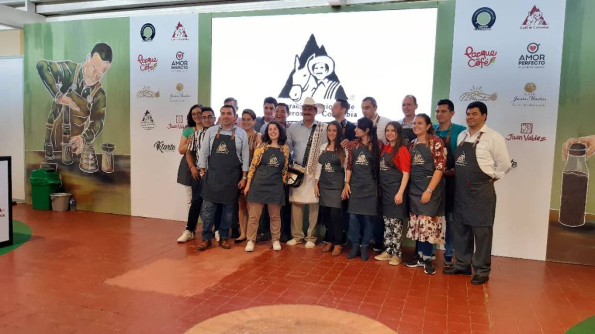 Grupo de jurados del campeonato nacional de cafés filtrados en Quindío