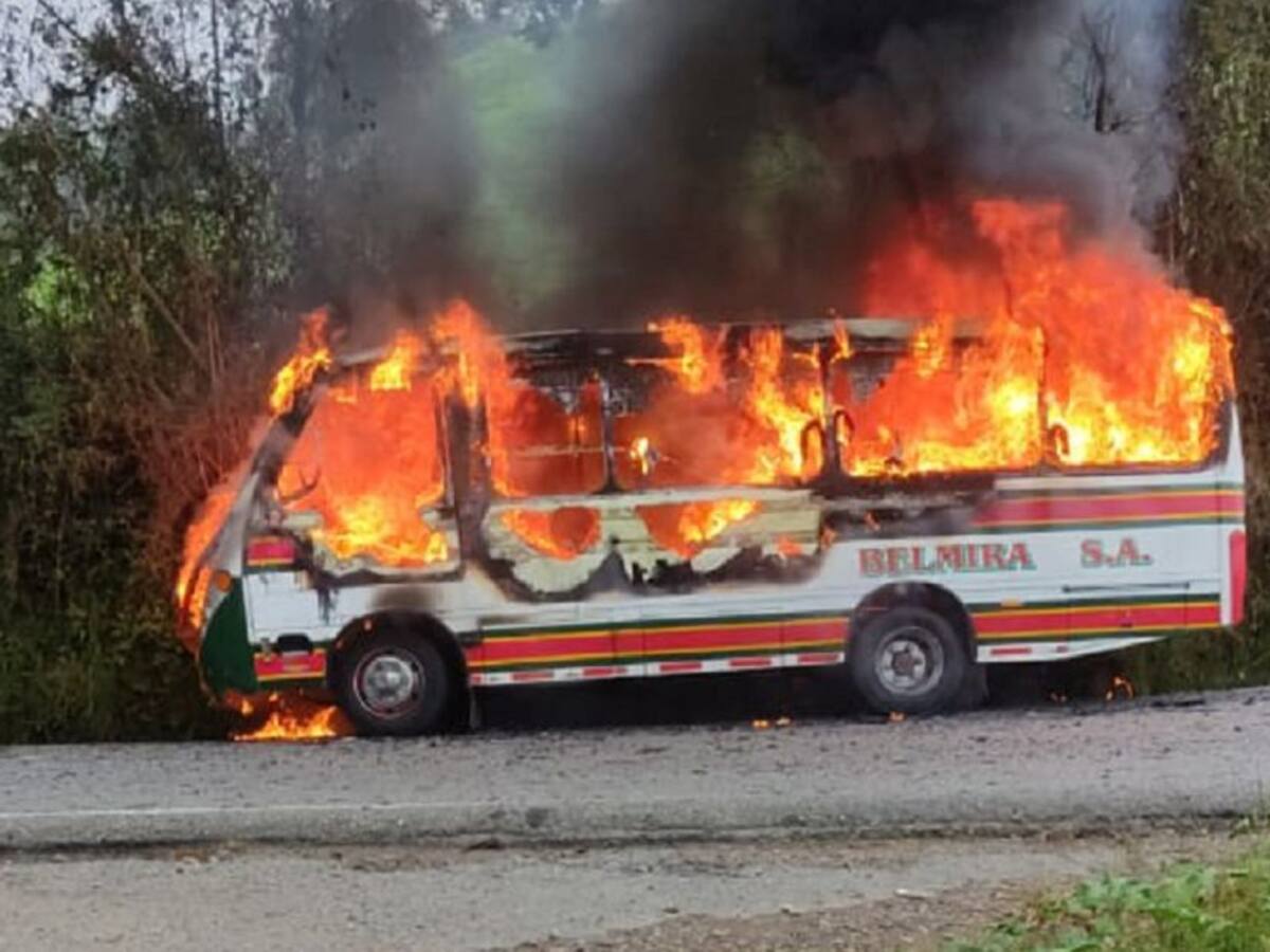 101 vehículos quemados dejó el paro armado del Clan del Golfo en Antioquia