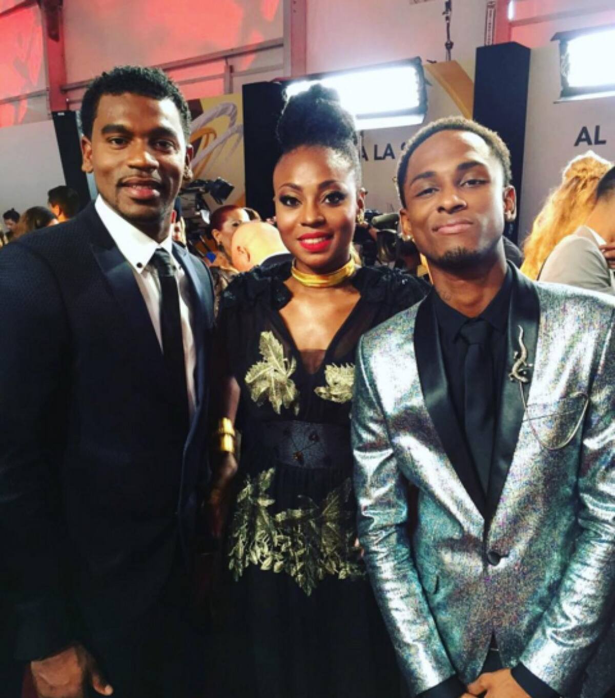 El grupo Choquibtown marcó la elegancia en la alfombra roja.