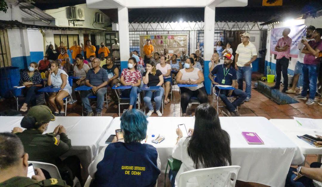 Dialogo entre la comunidad y las autoridades que asistieron al Consejo Comunitario de Seguridad