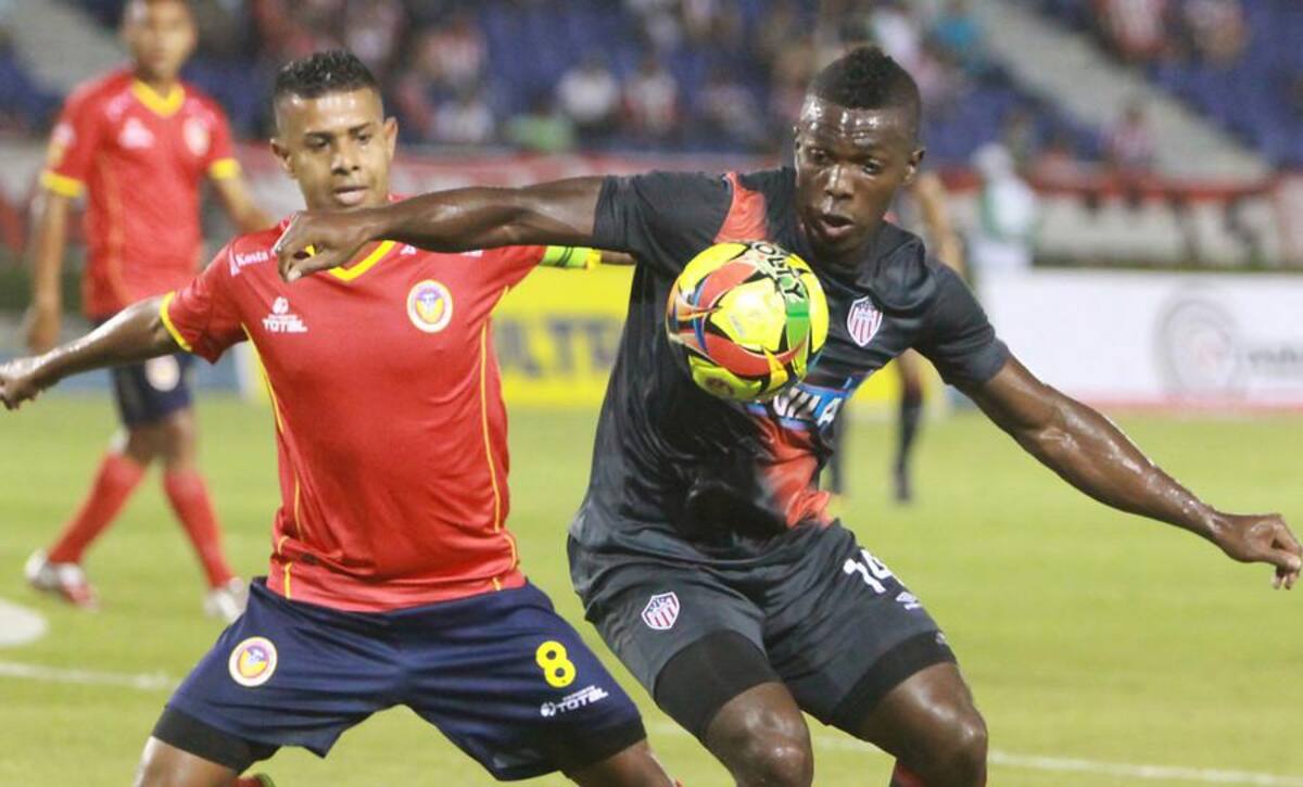 Edison Toloza y Vladimir Hernández revirtieron el marcador y dejaron saldo a favor de los tiburones 2-1. Uniautónoma se había ido adelante con gol de penal de Alan Navarro.