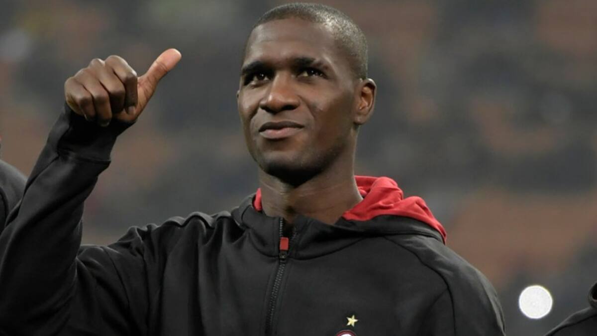 Zapata: "El técnico y los nuevos directivos quieren que siga en el Milan"