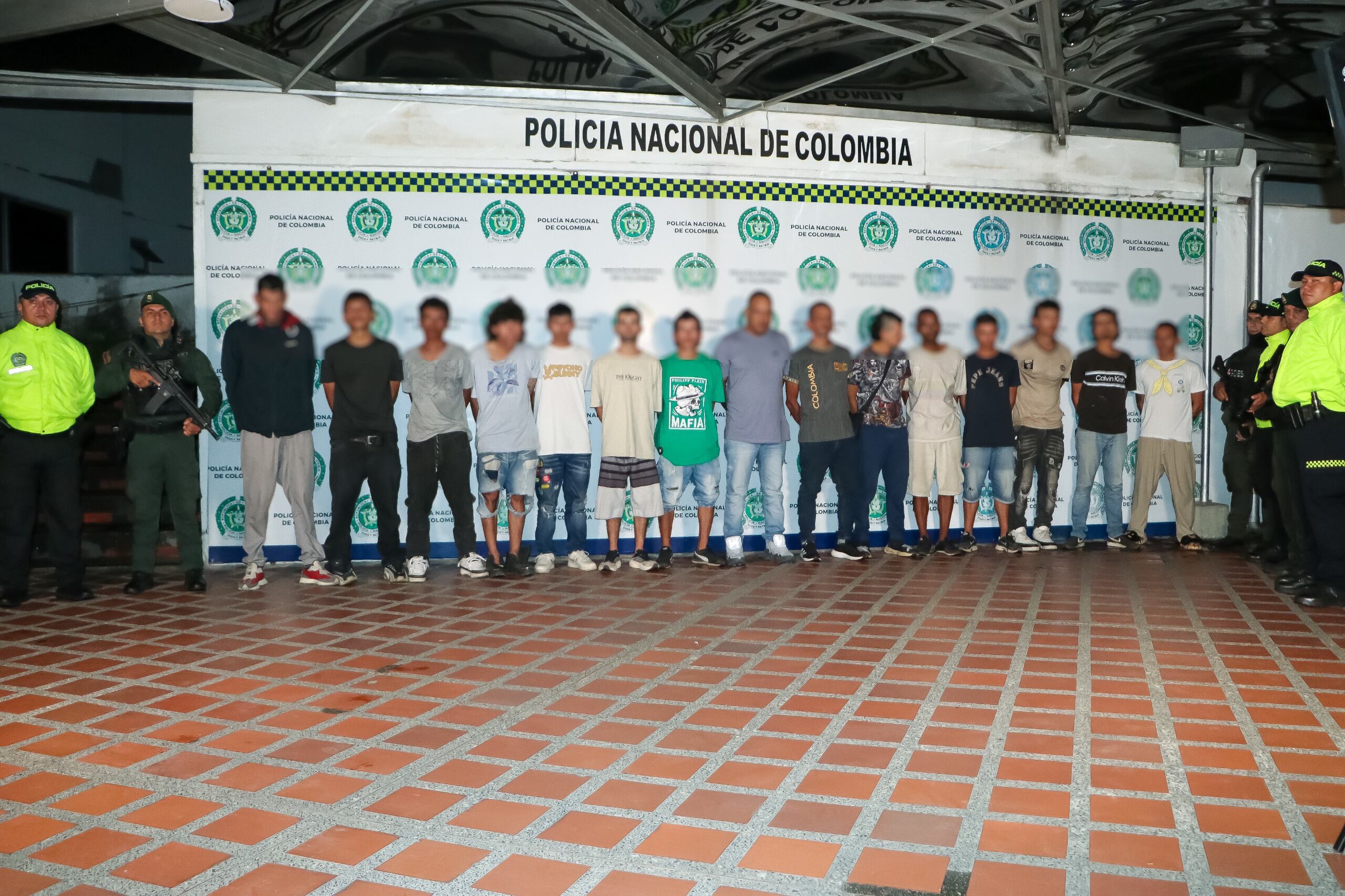 16 capturados en operación contra el microtráfico. Foto: Policía Metropolitana de Pereira.