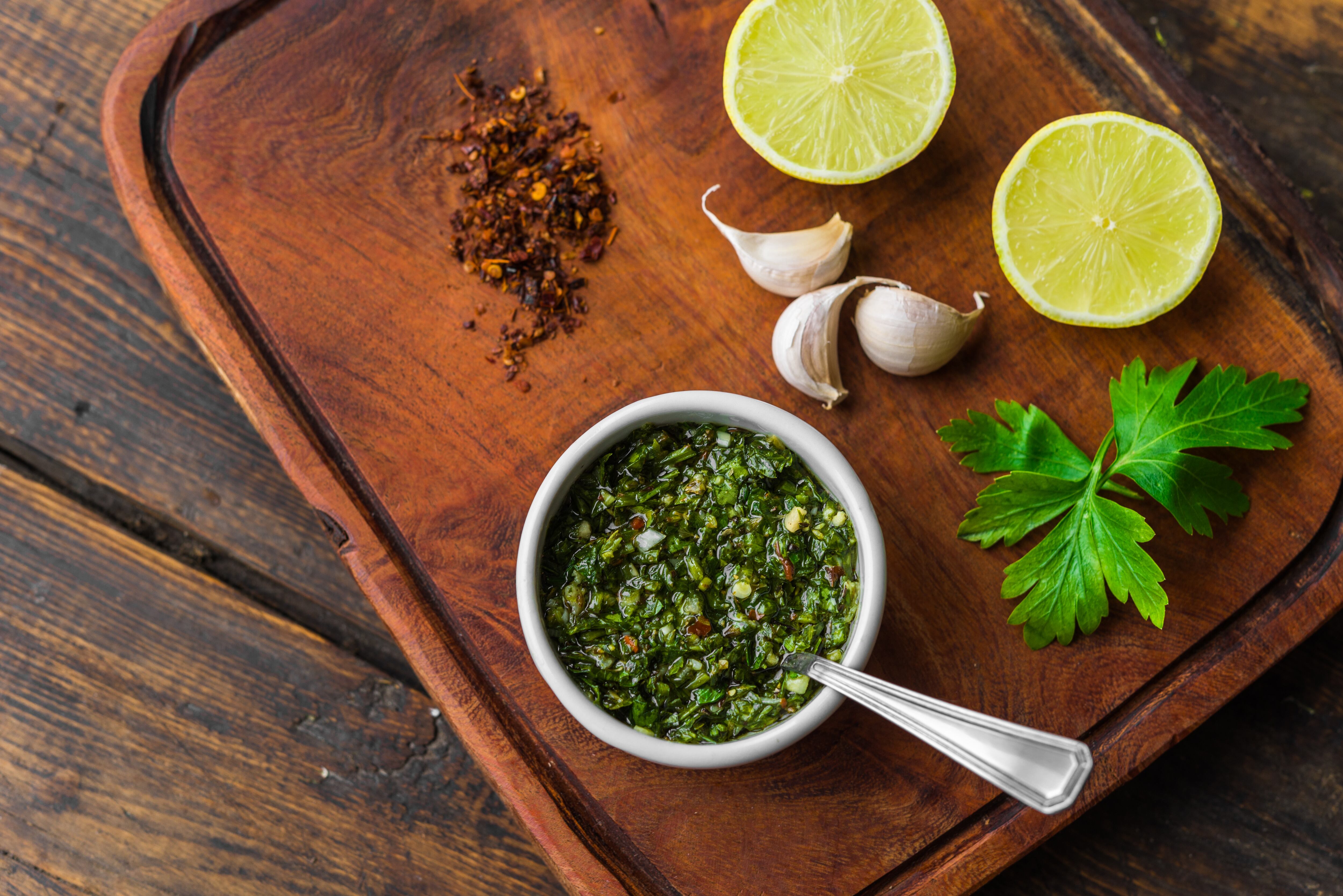 Salsa de chimichurri (Foto vía Getty Images)