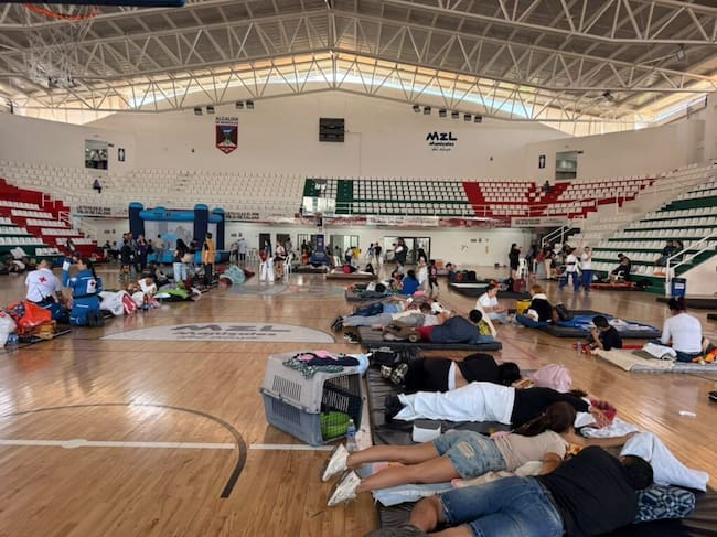 Albergue en el coliseo mayor en Manizales. Foto: Gobernación de Caldas.